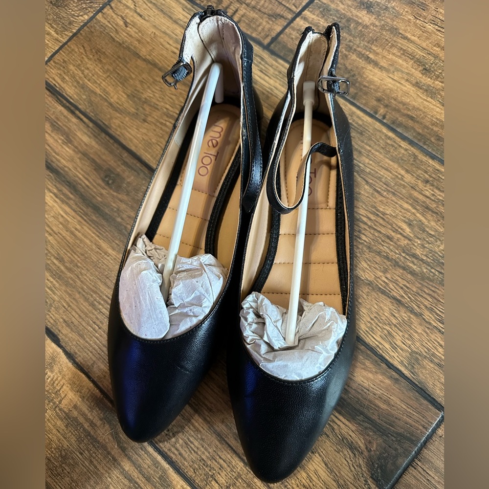 BNWT Black flats